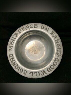 Vintage Teleflora “Peace on Earth” Metal Collector’s Plate • Holiday Décor